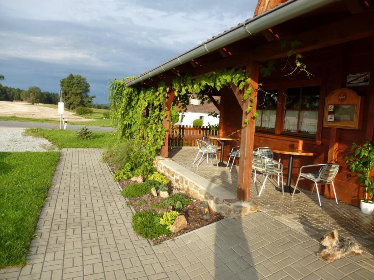 Restaurace Vráž Hotel Trhové Sviny Exterior foto