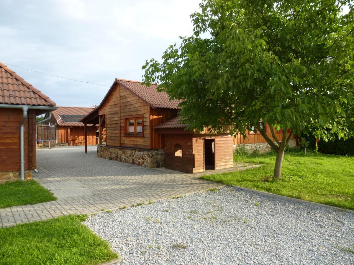 Restaurace Vráž Hotel Trhové Sviny Exterior foto